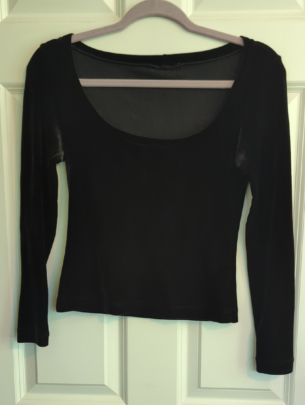 Black Velvet Long-Sleeve Scoop Neck Women's Crop Top
